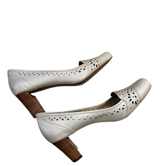 Joan & David luxe pale gold leather with wood look heels size 9.5 - Picture 7 of 10